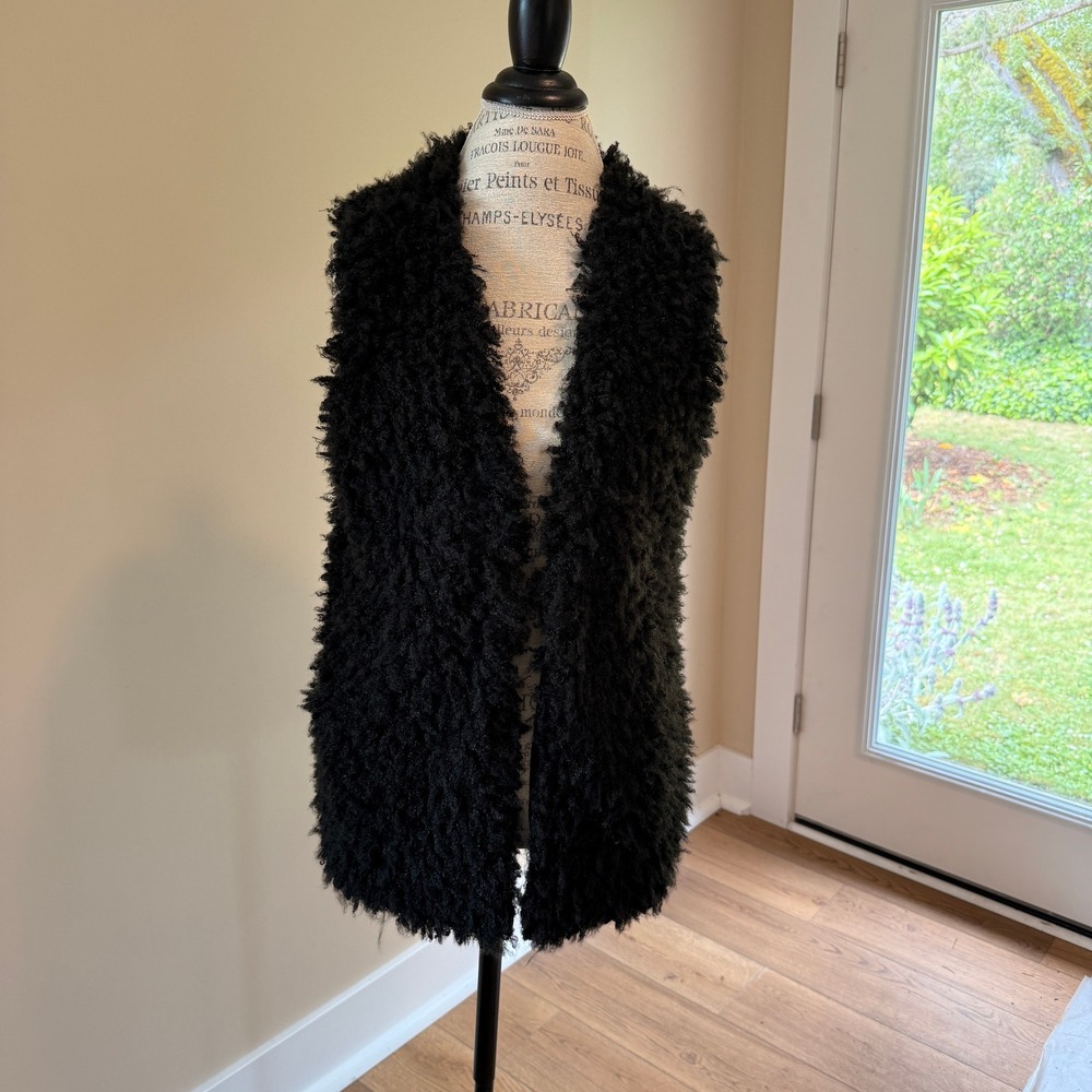Vertigo Women's Black Faux Sheep‎ Fur Vest Size L NWT